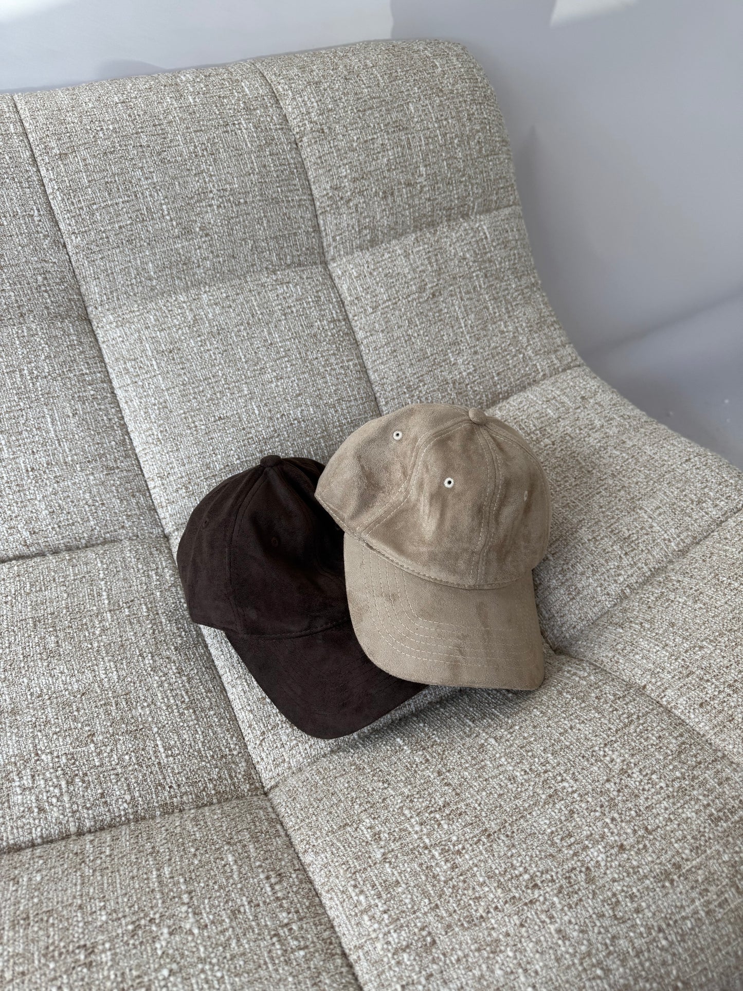 Pet bruin/beige suède