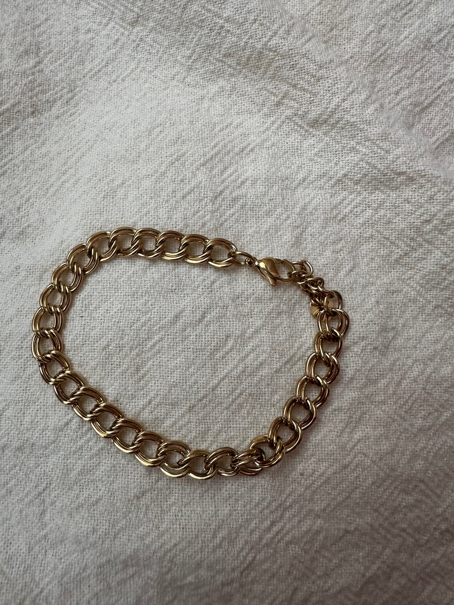 Bracelet rotating link