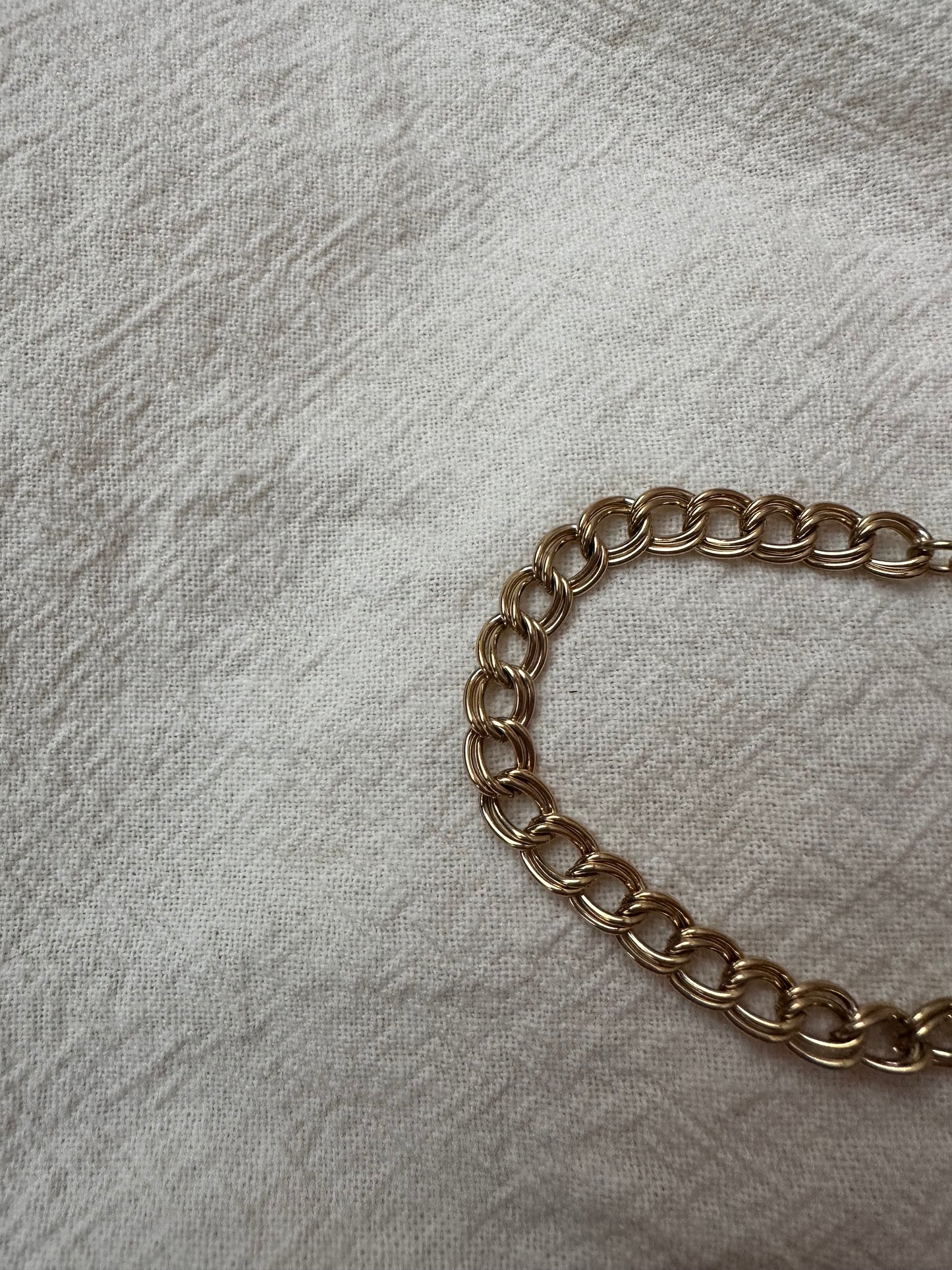 Bracelet rotating link