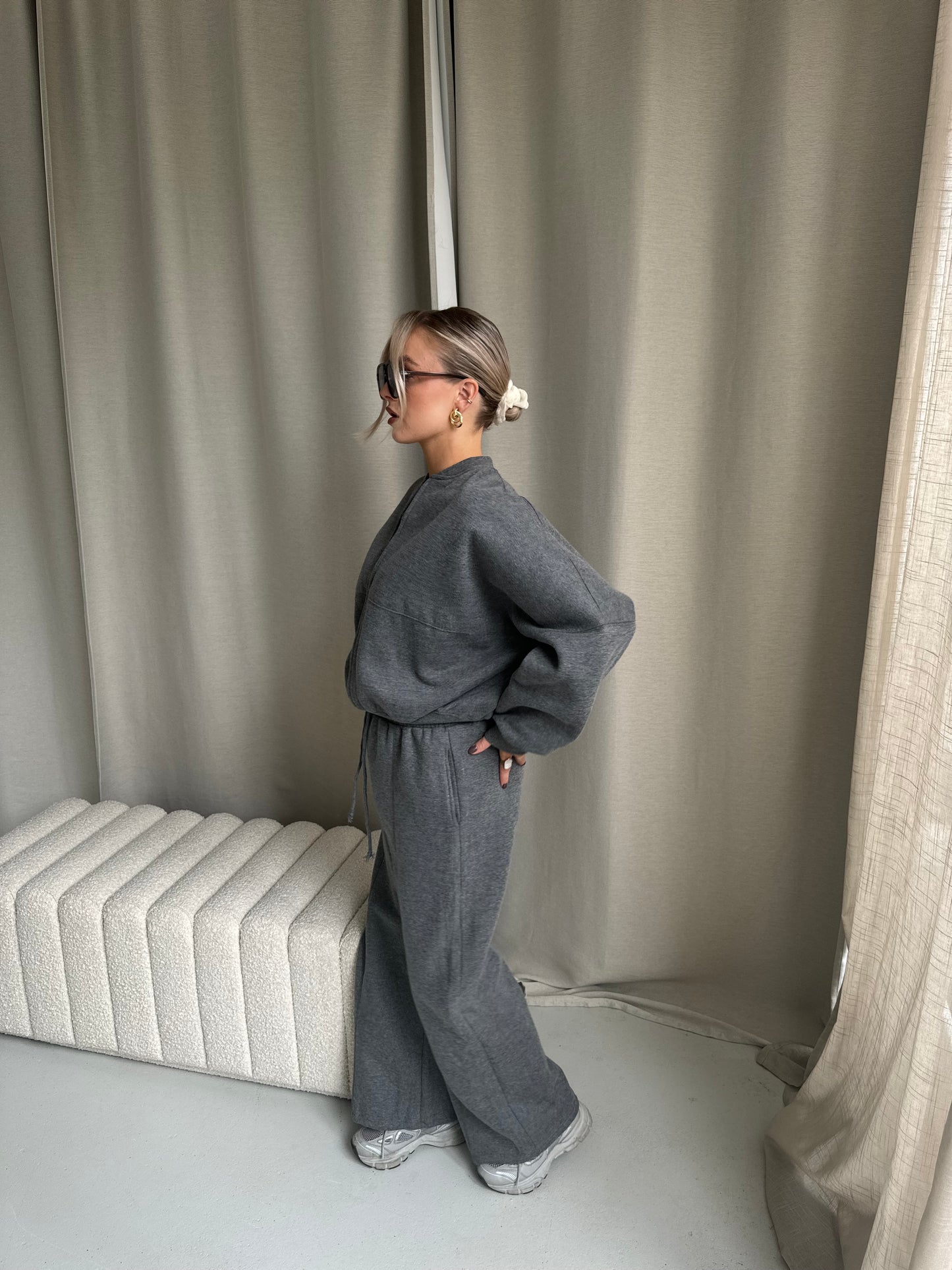 Trousers grey