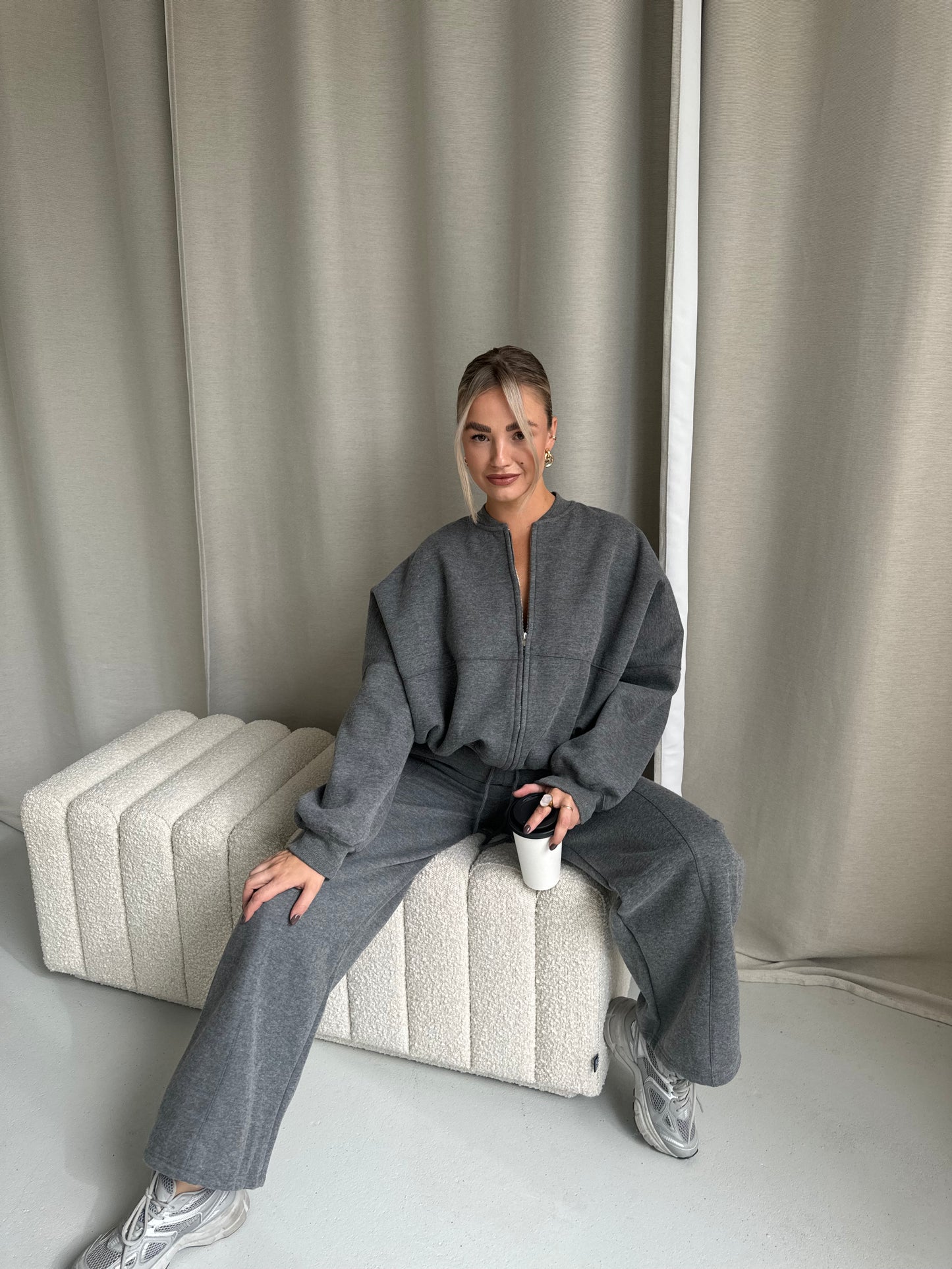 Trousers grey