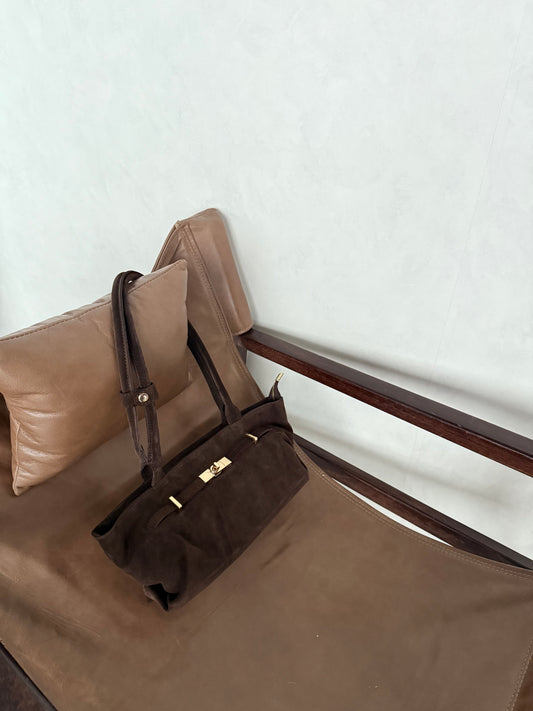 Suède bruine tas met goud gespje