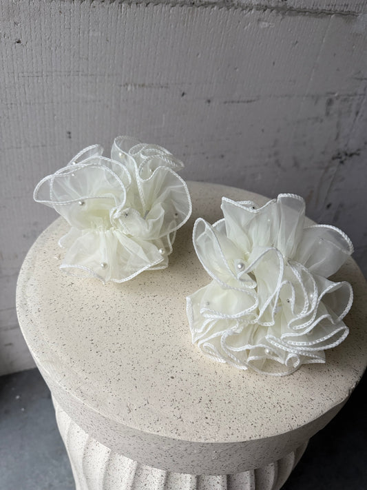 Scrunchie white with pearl