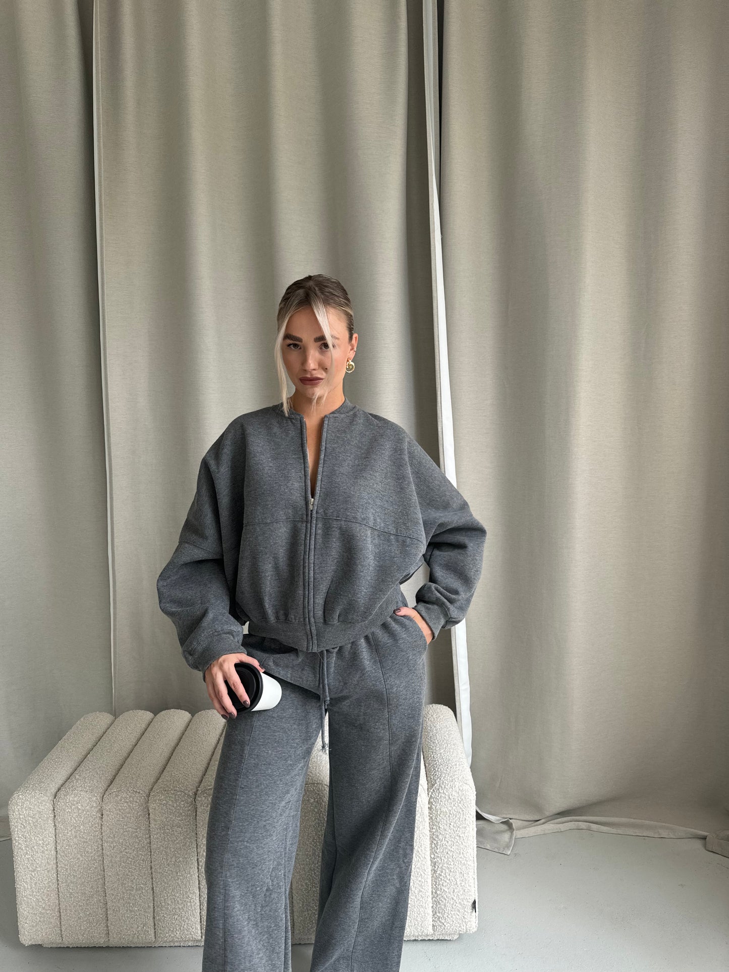 Trousers grey