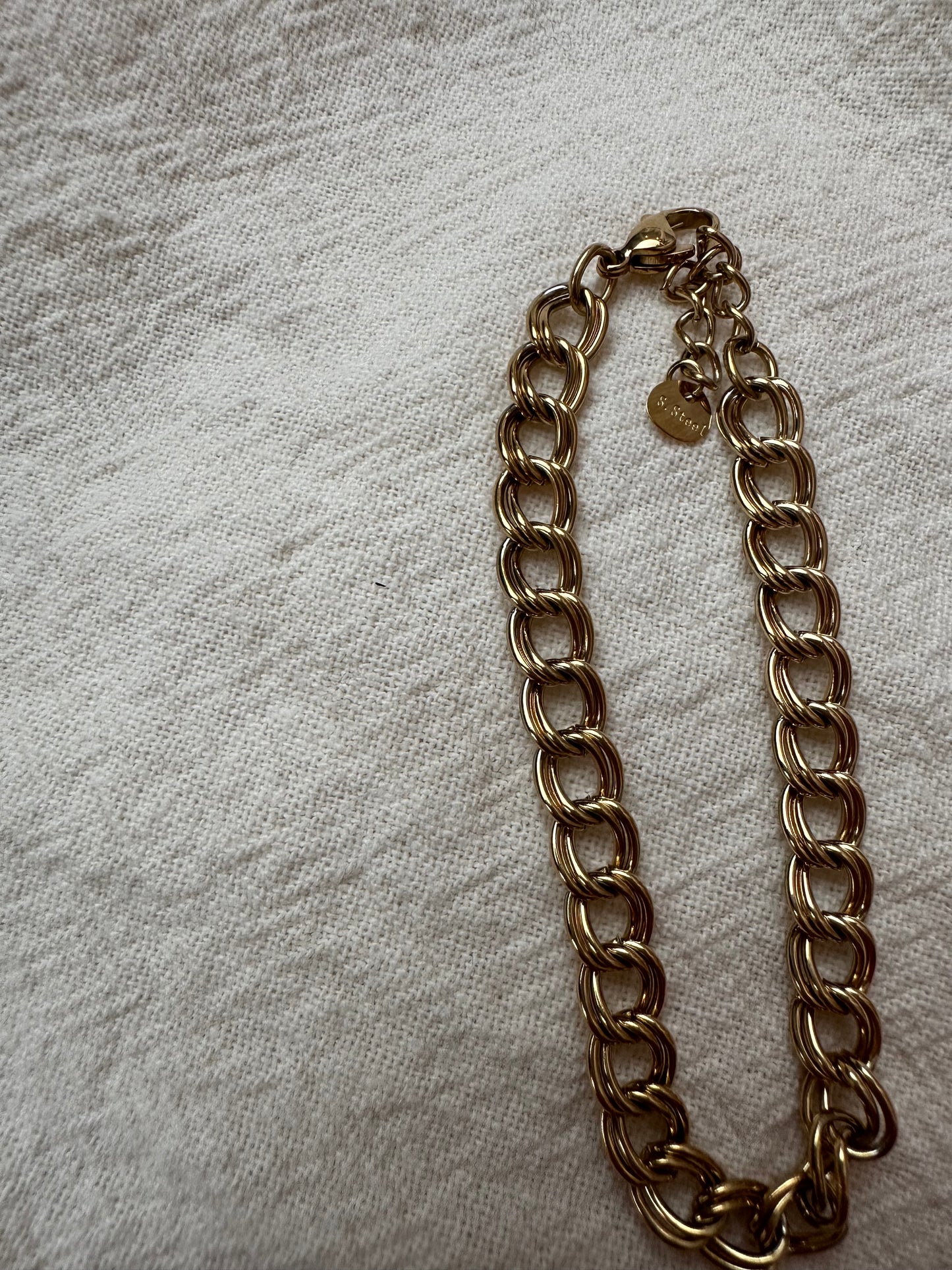 Bracelet rotating link