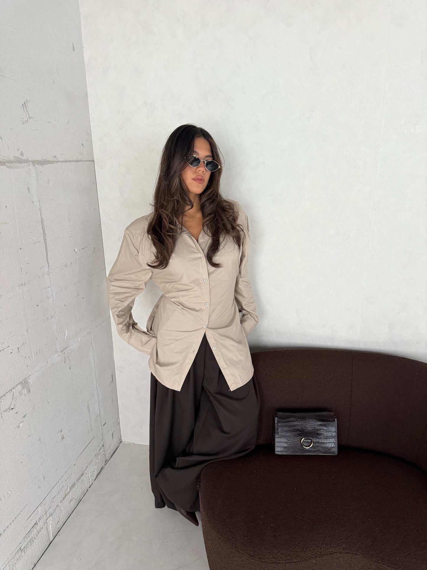 Blouse getailleerd beige