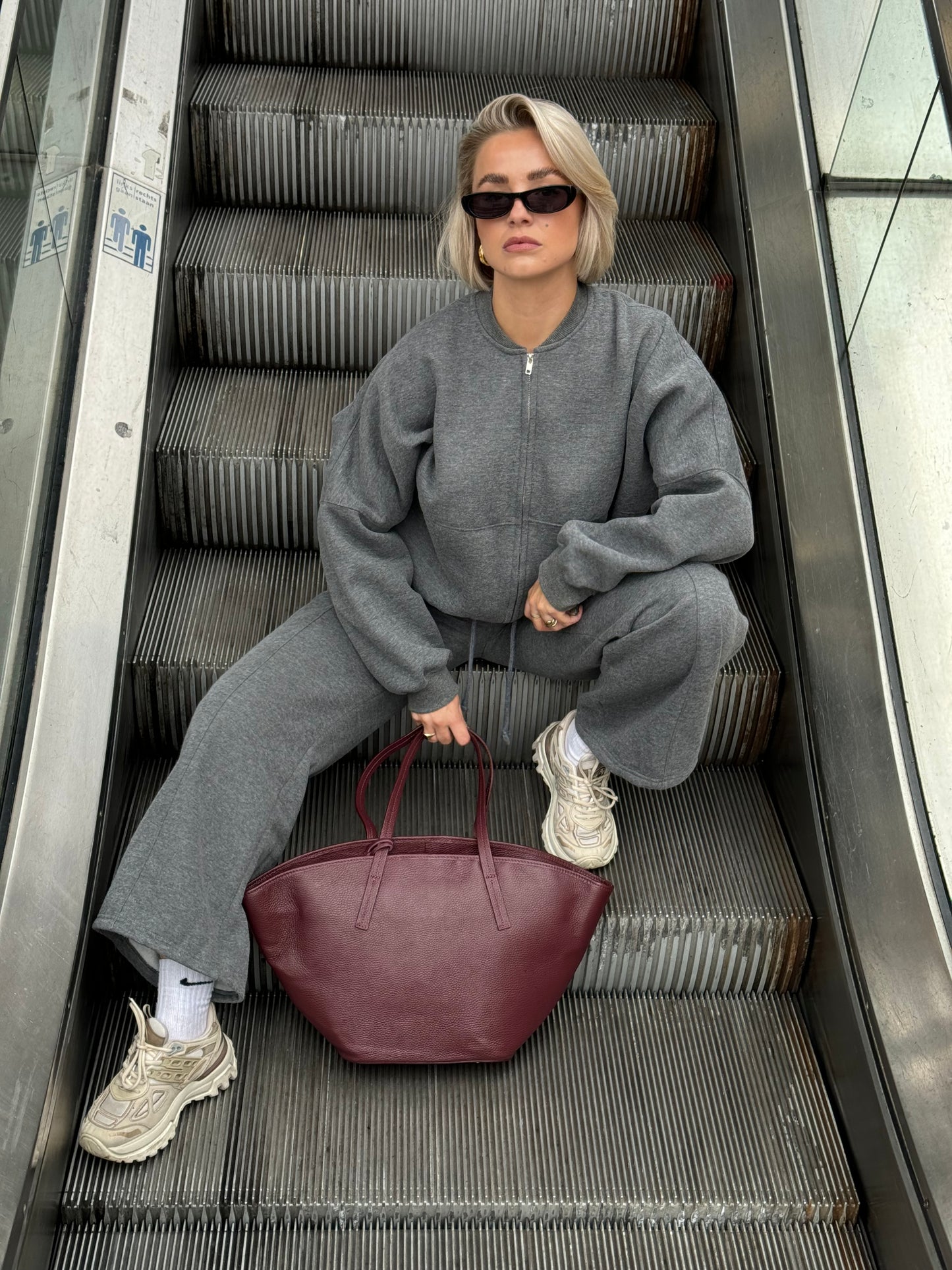 Trousers grey