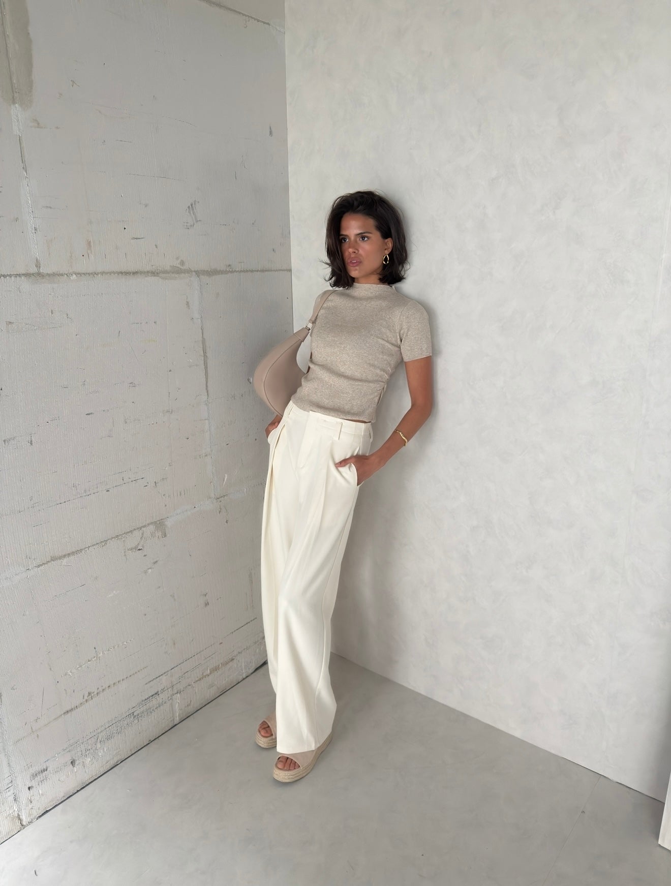 Top taupe ruffle