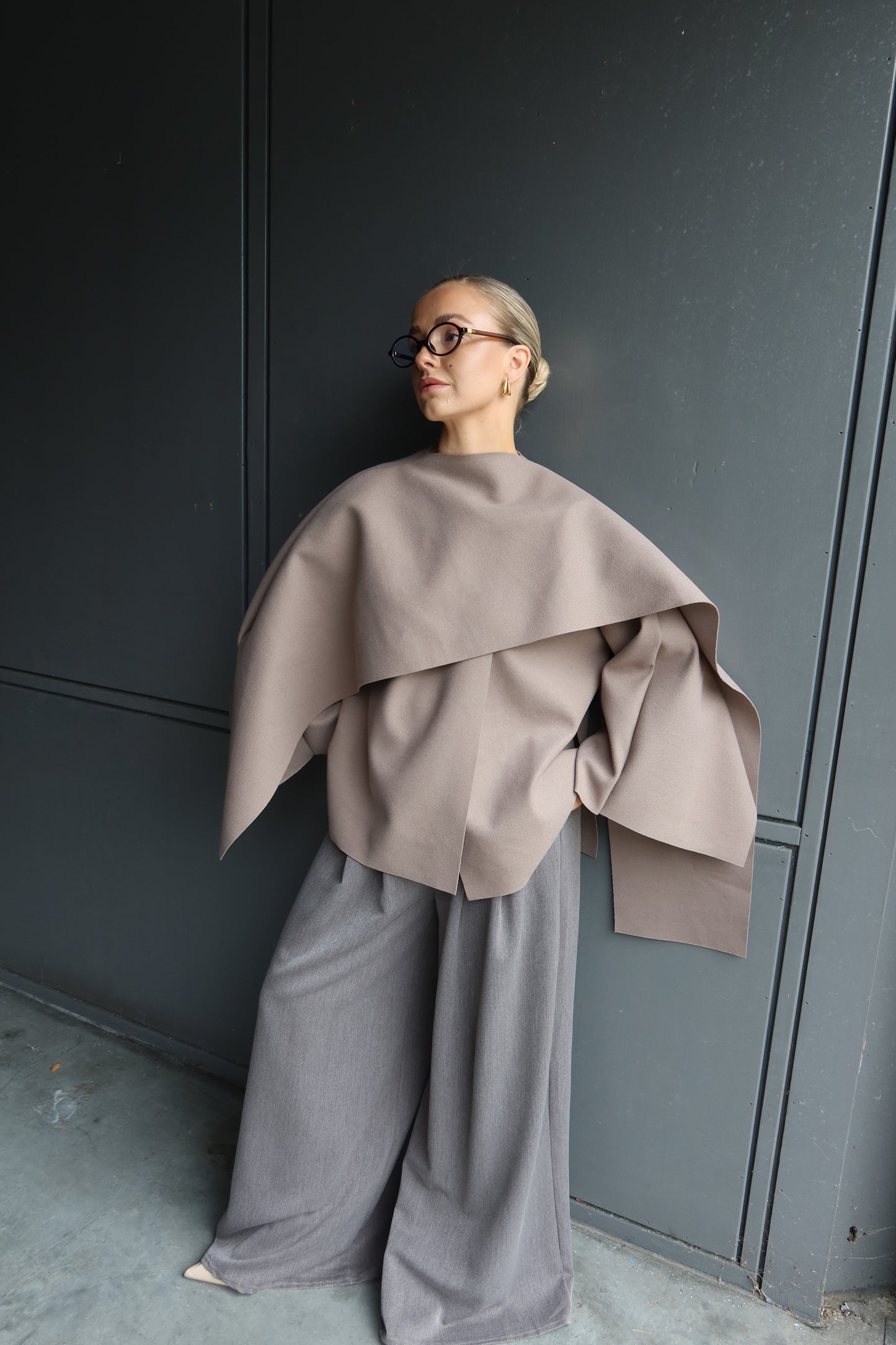 Poncho/cape taupe
