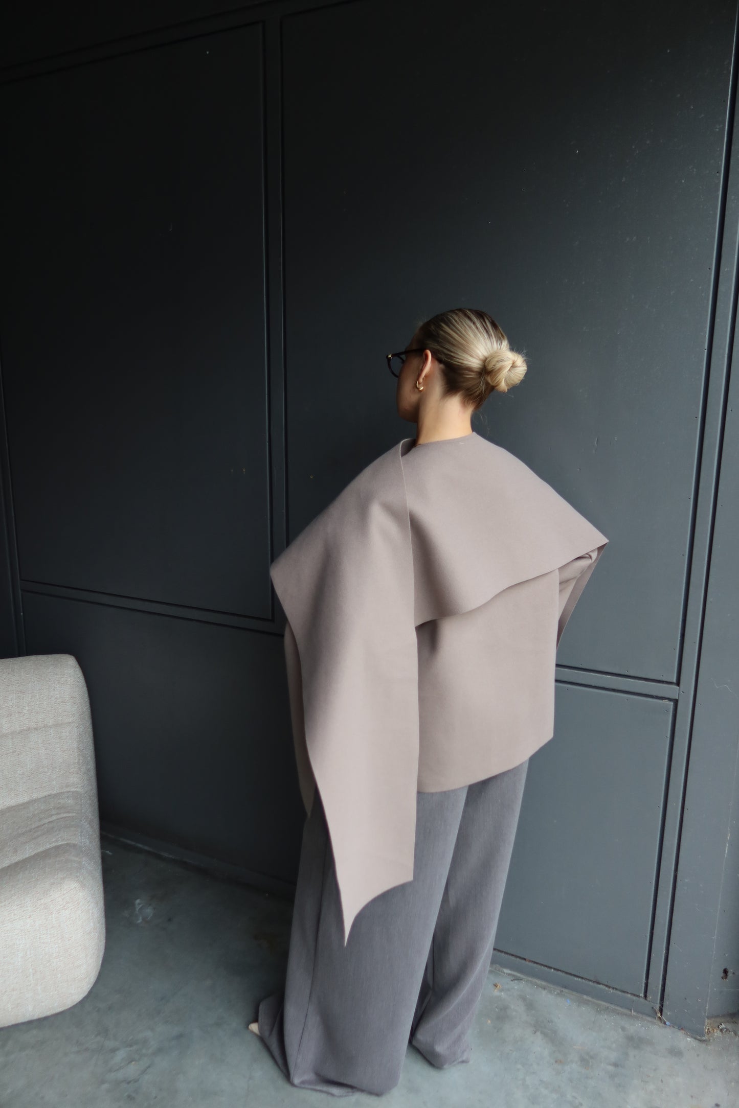 Poncho/cape taupe