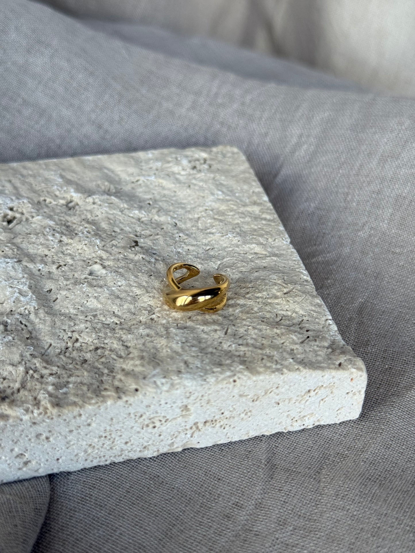 Earcuff overlap