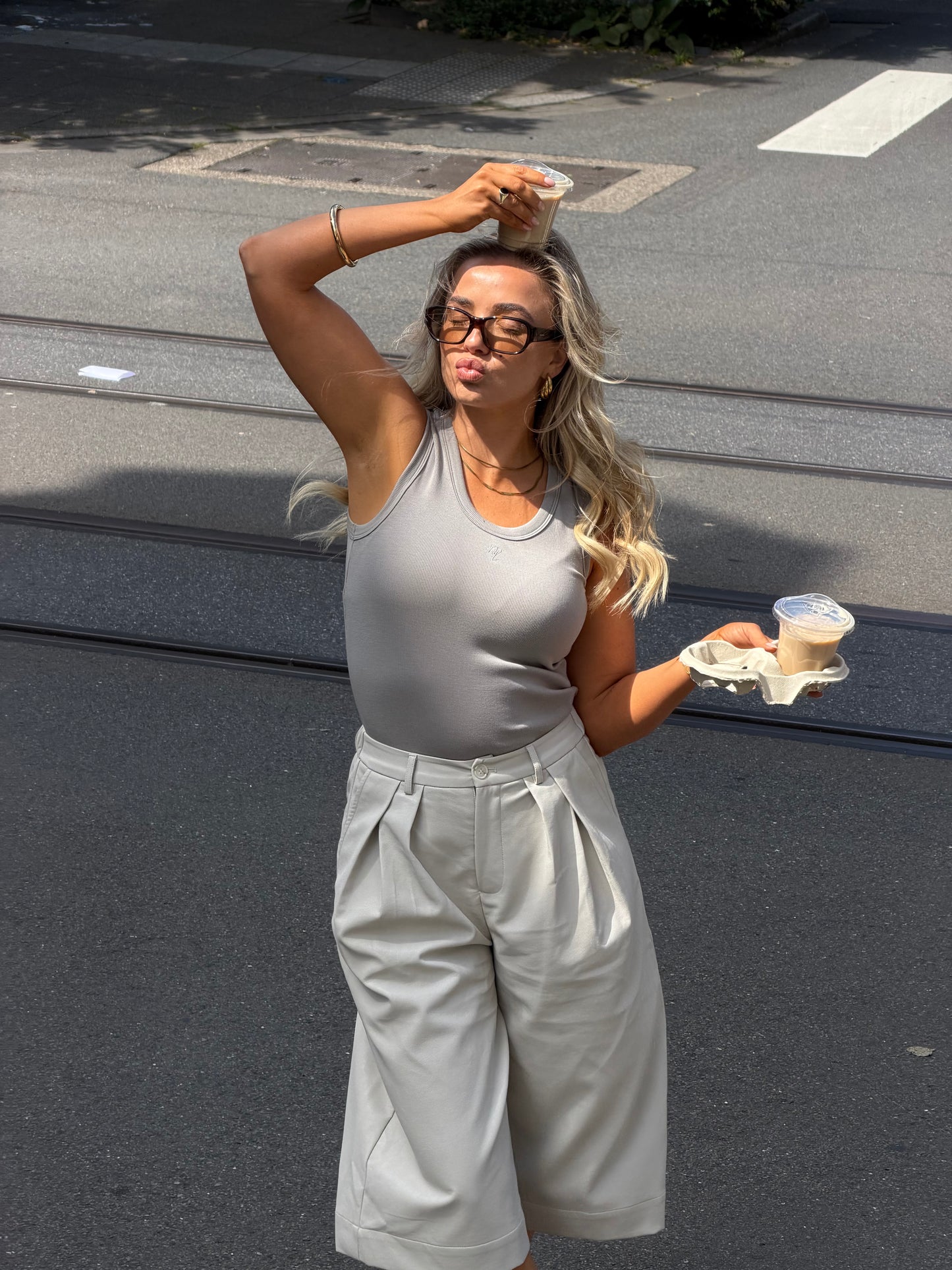 Noeloe tanktop taupe