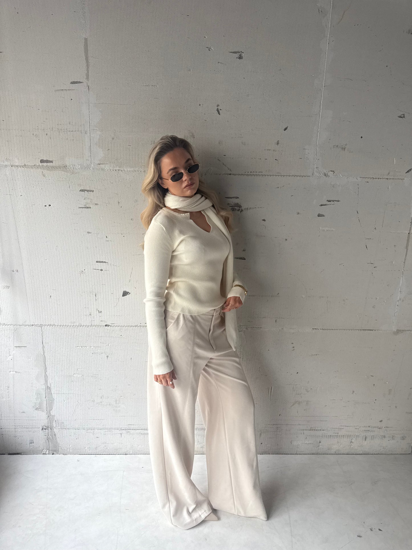 Top v hals rib crème