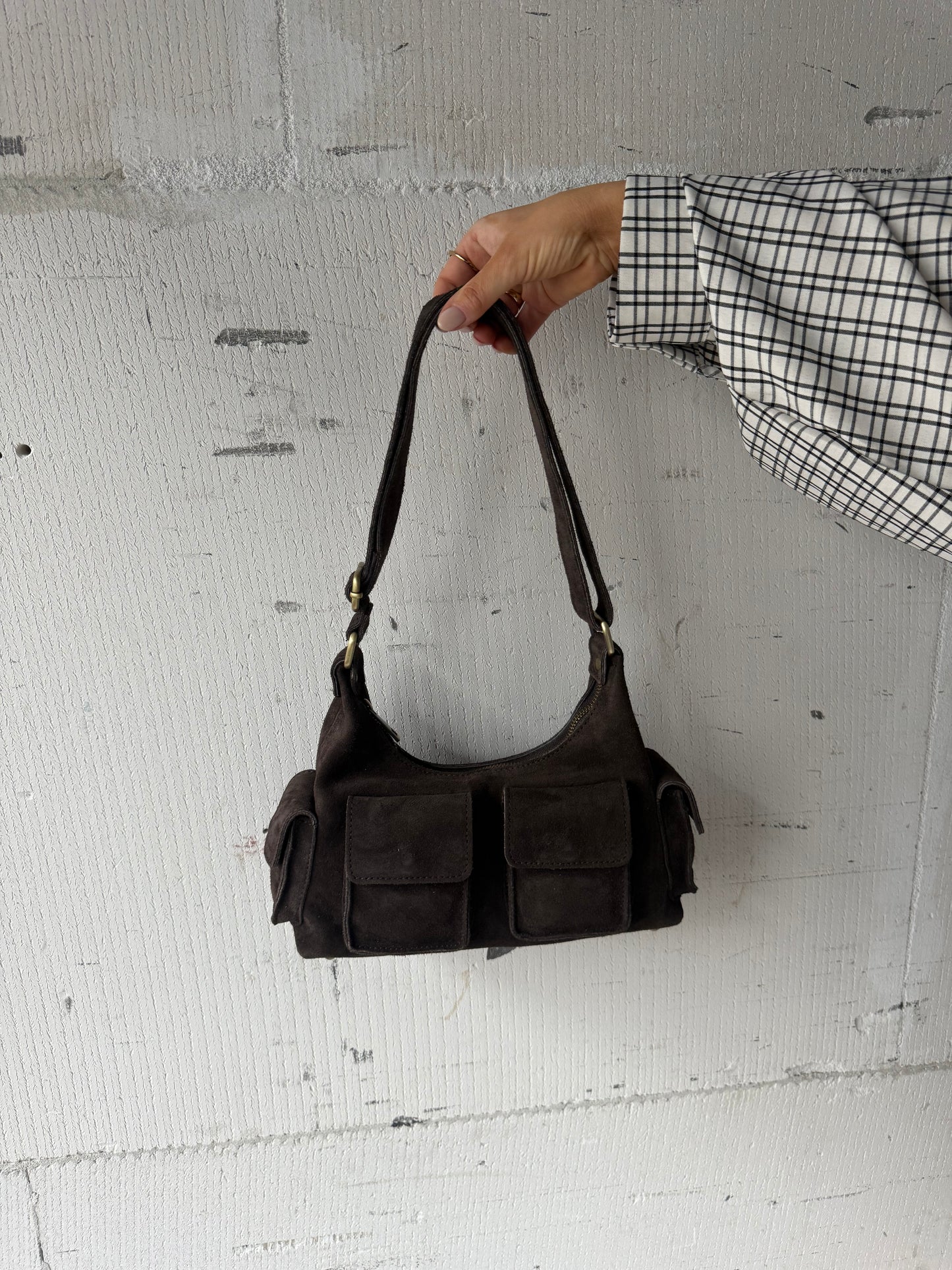 Tas brown suede met details