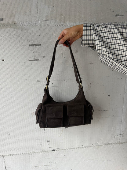 Tas brown suede met details