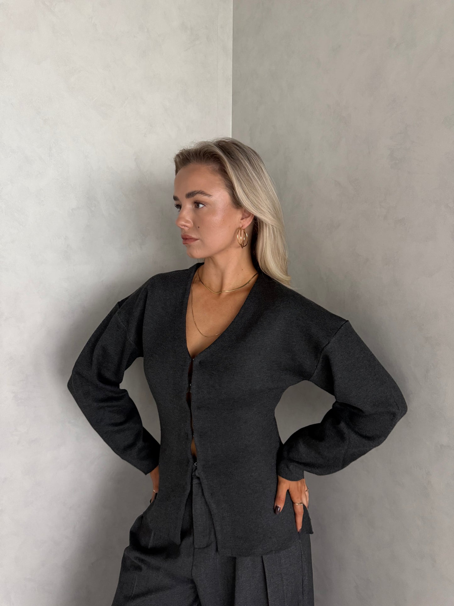 Grijs vestje met knoopjes