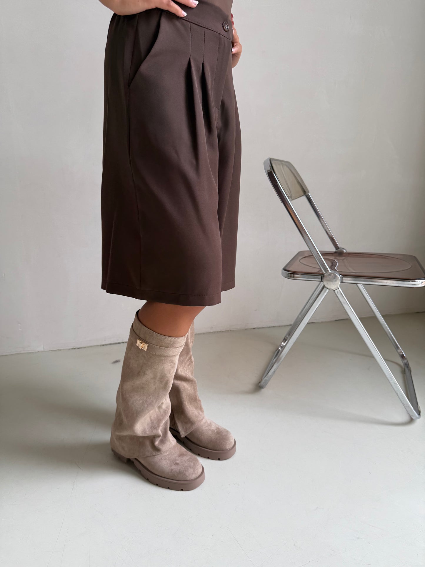 Laars suède kaki