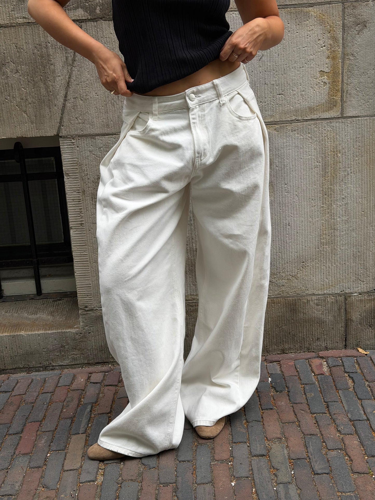 Creme broek met plooi