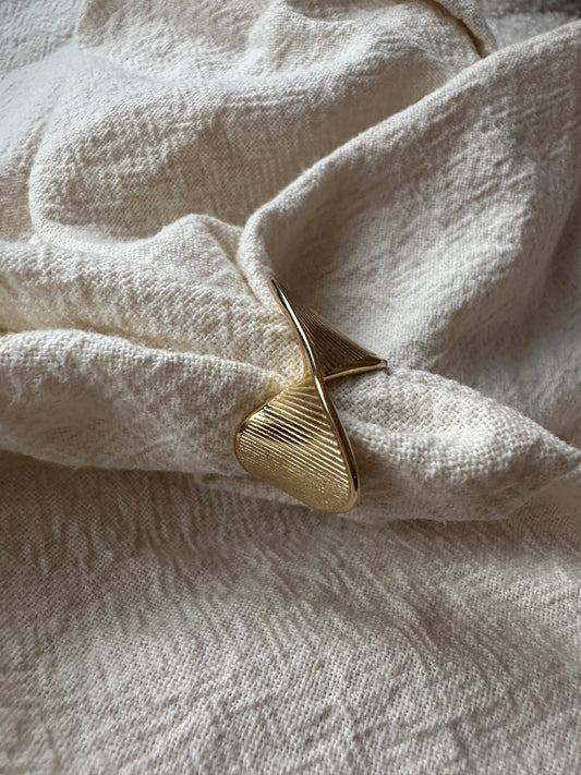 Luxury twisted ring