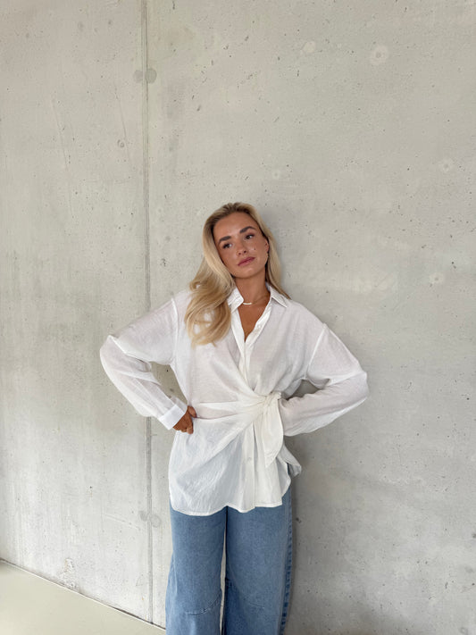 Blouse wit knoop