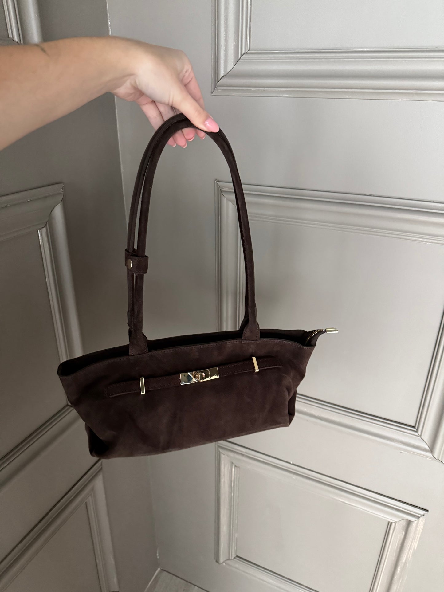 Suède bruine tas met goud gespje