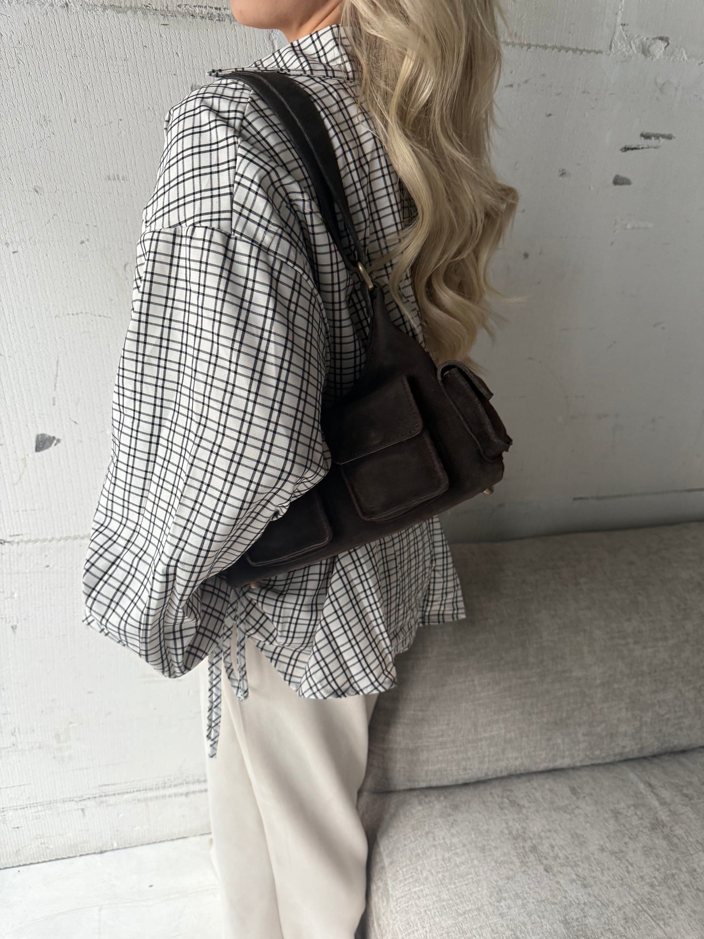 Tas brown suede met details