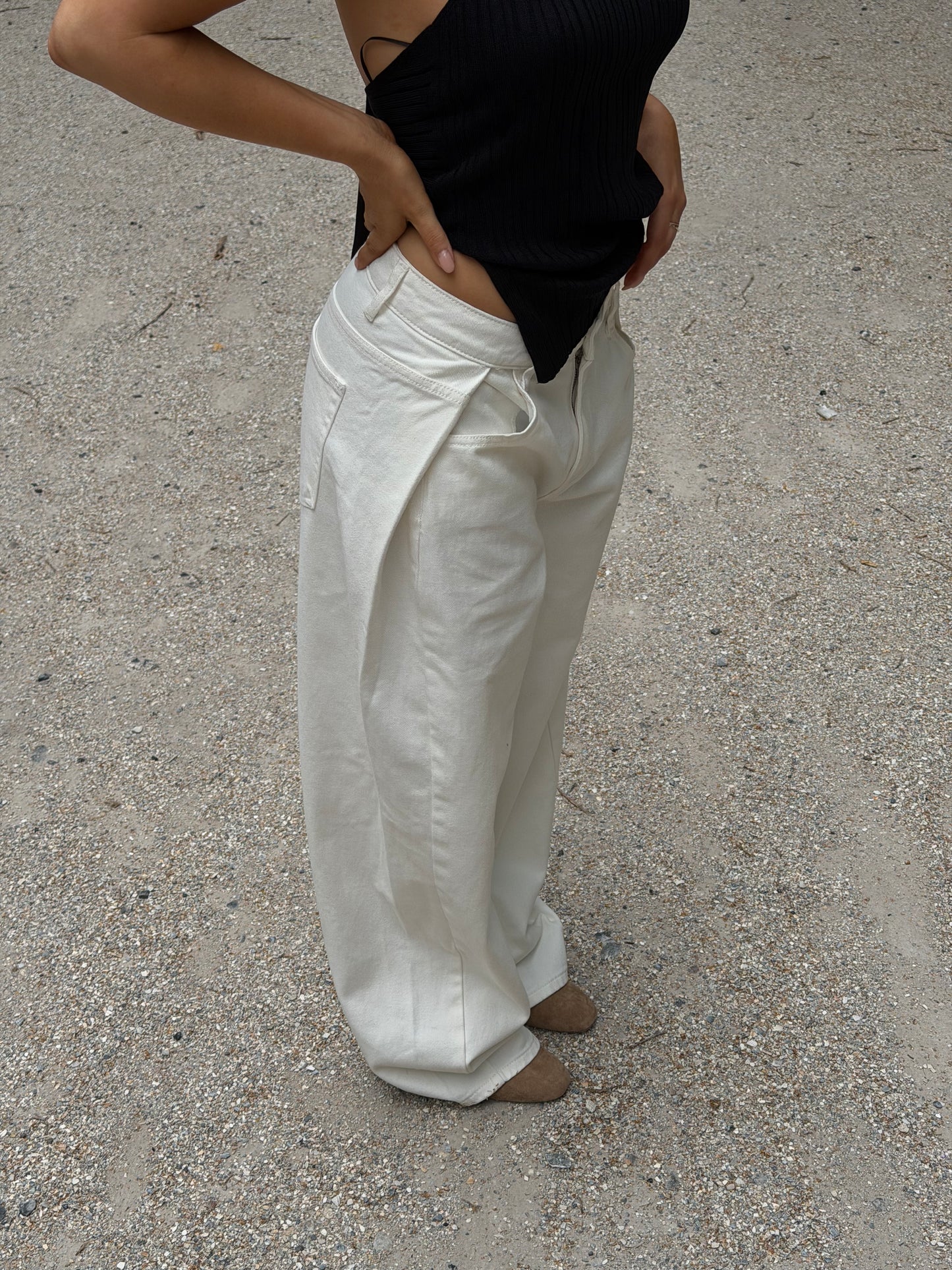 Creme broek met plooi
