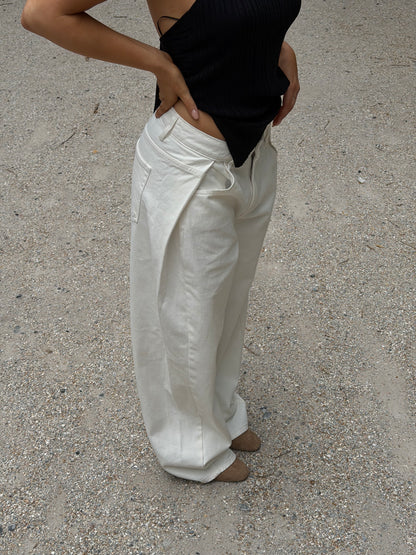 Creme broek met plooi