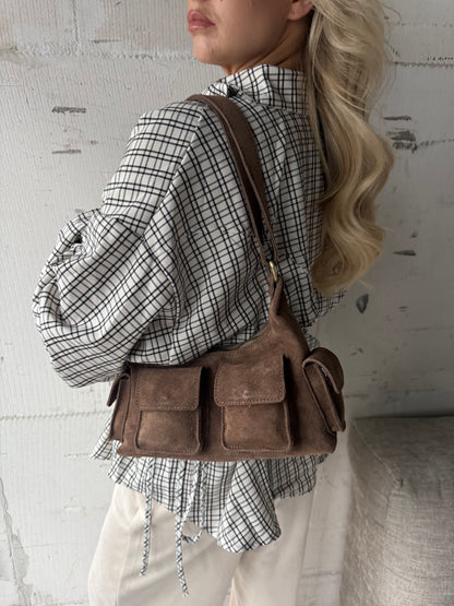 Tas taupe suede met details