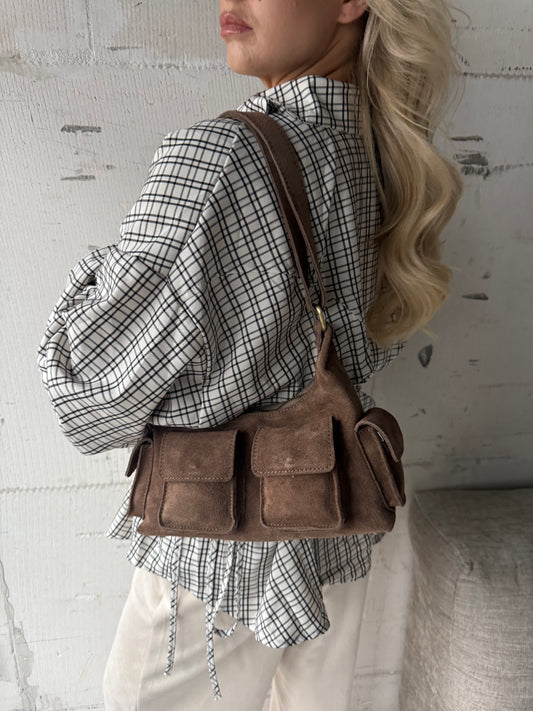Tas taupe suede met details