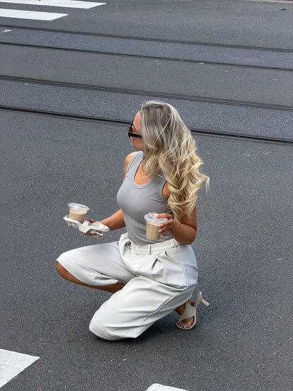 Noeloe tanktop taupe