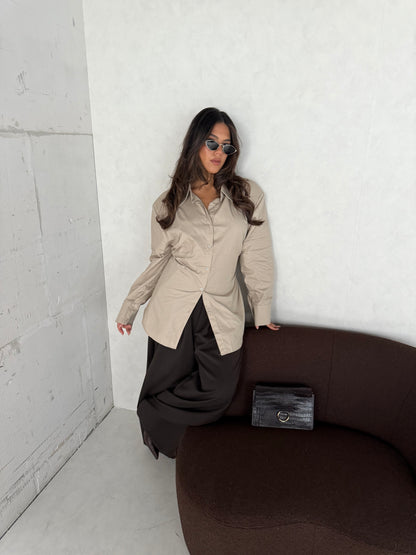 Blouse getailleerd beige