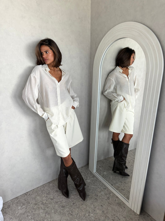 Blouse crème detail