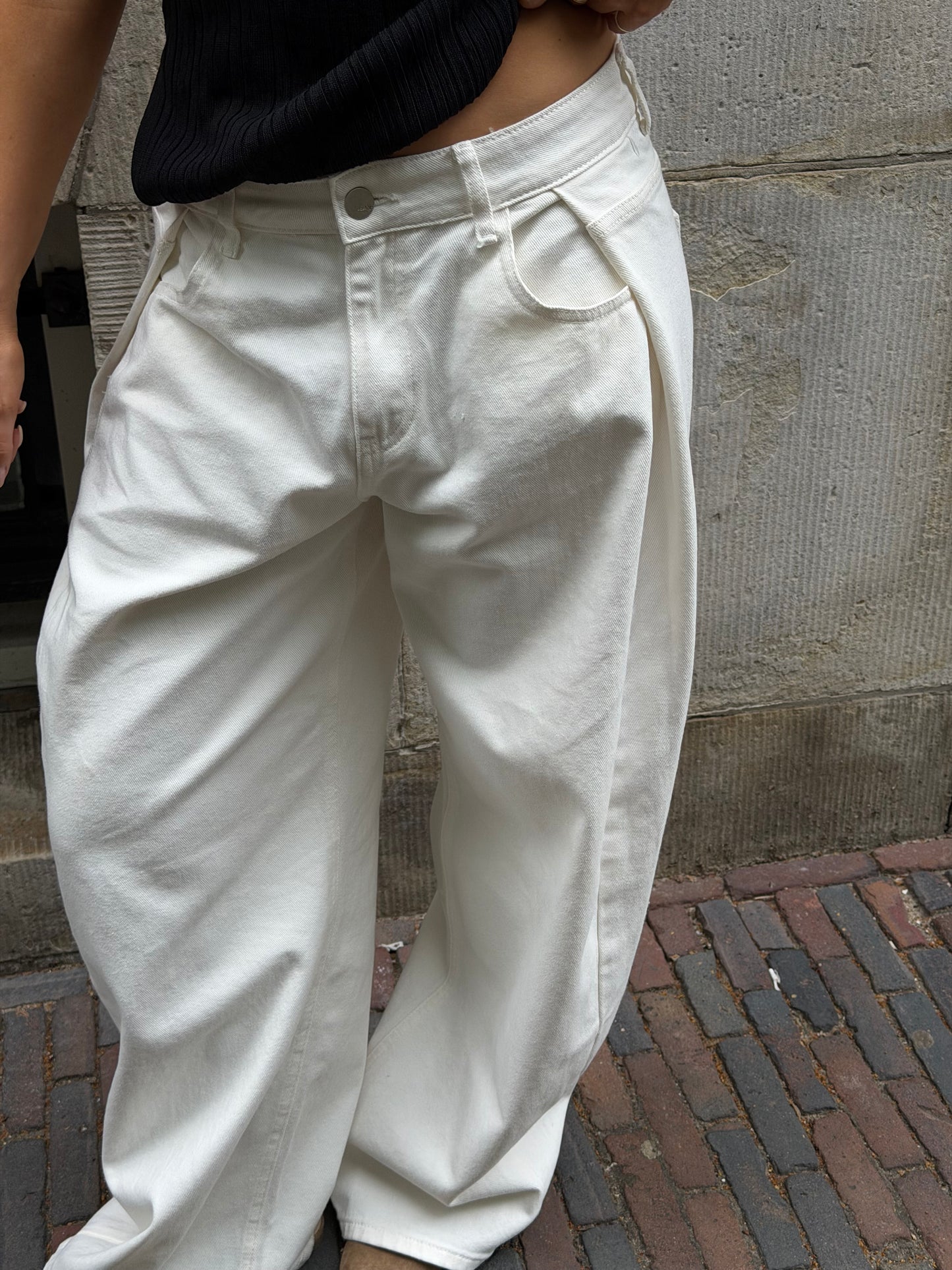 Creme broek met plooi