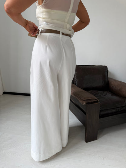 Witte broek met riempje