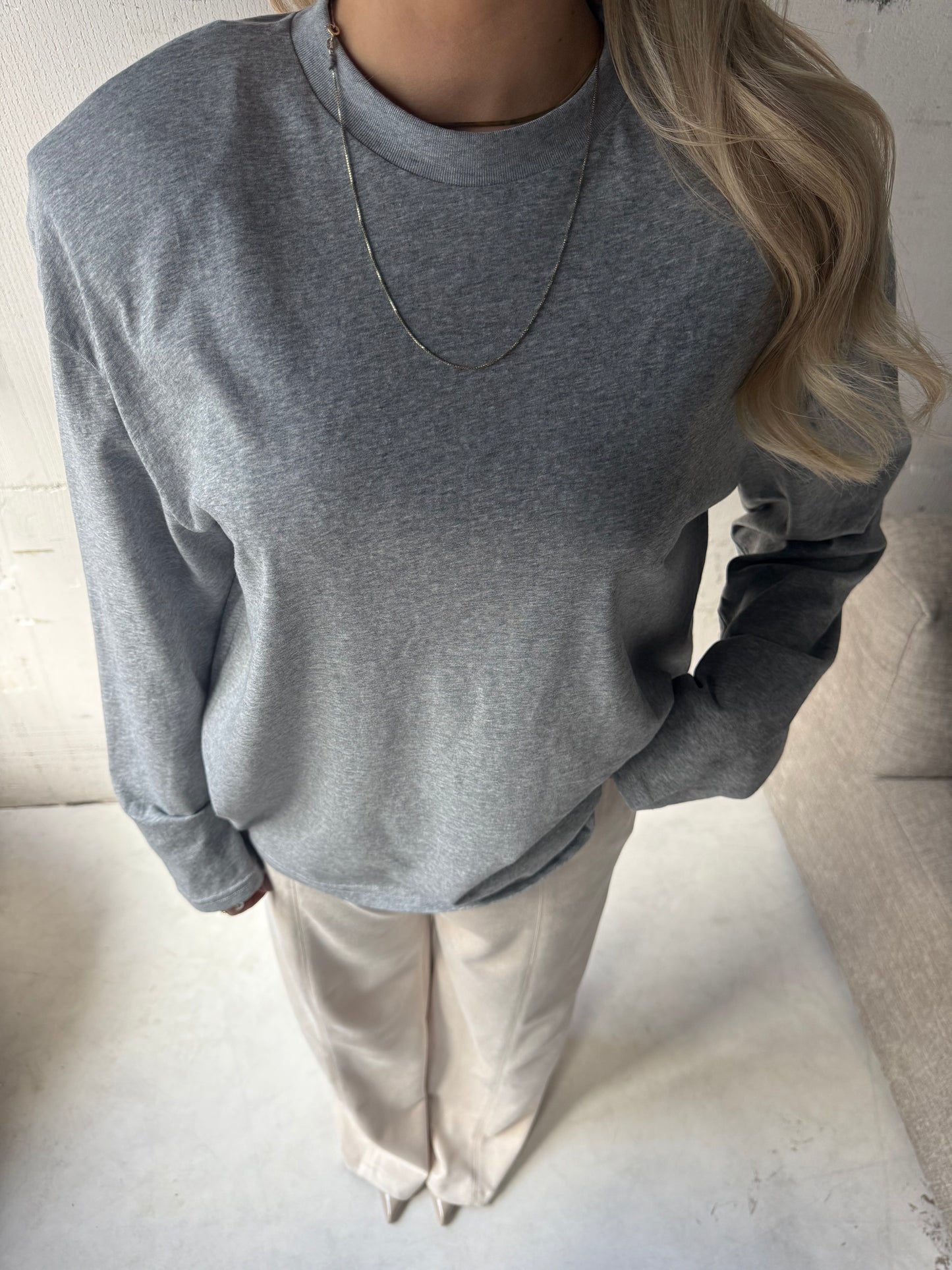 Shirt schoudervulling grijs