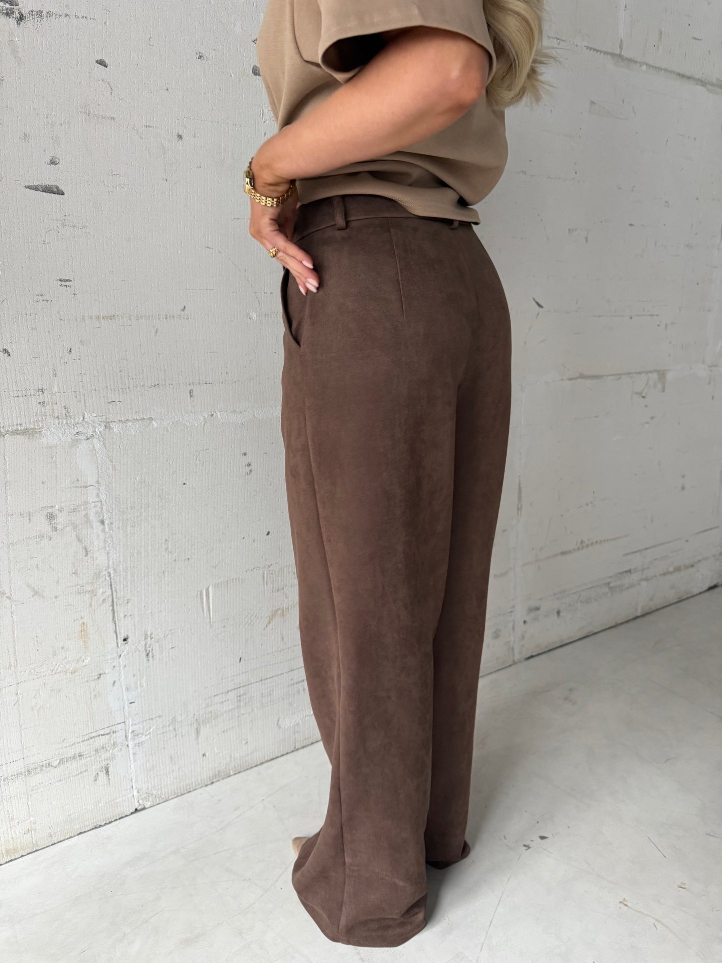Suede pantalon bruin