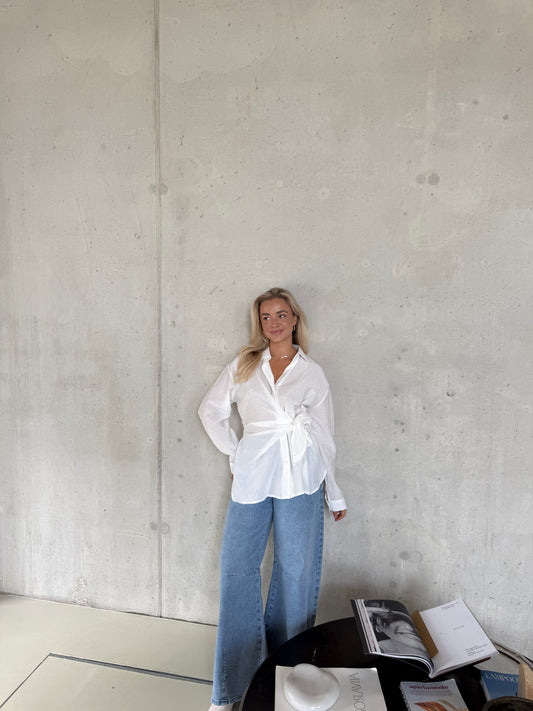 Blouse wit knoop