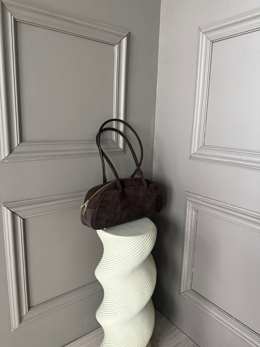 Suède bruine tas
