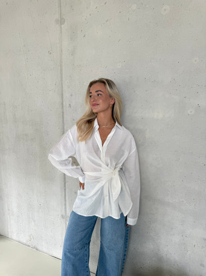 Blouse wit knoop