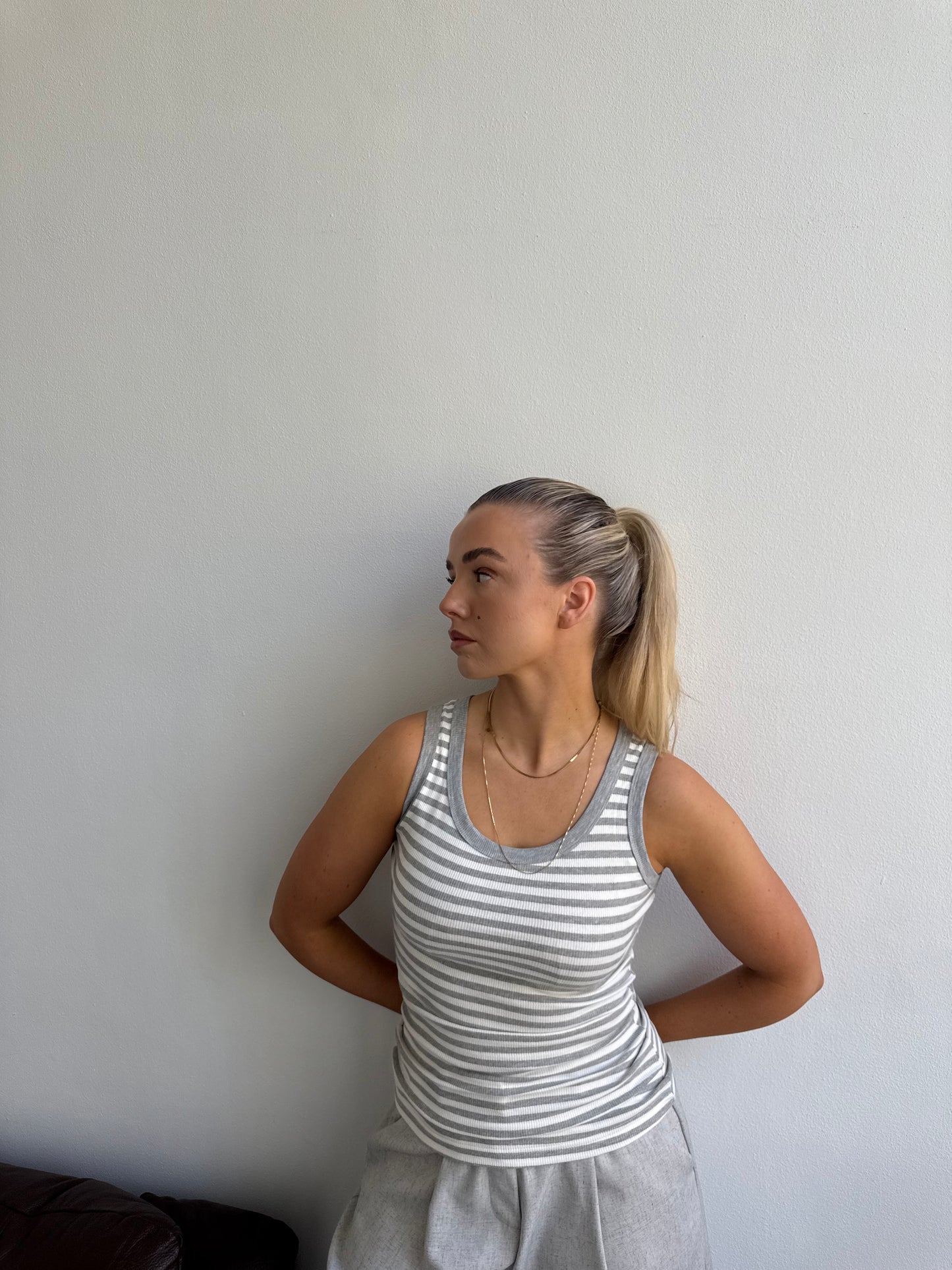 Tanktop grijs met streep