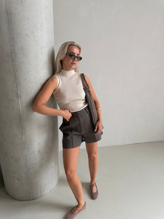 Kort broekje taupe